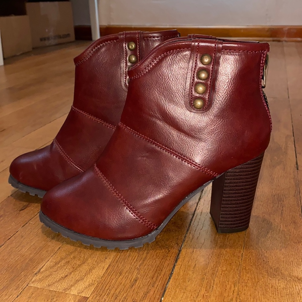 Maroon booties
